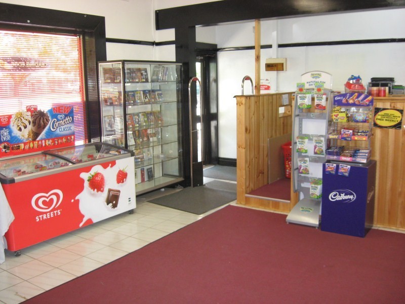 1&2/110 Main Street, Romsey VIC 3434