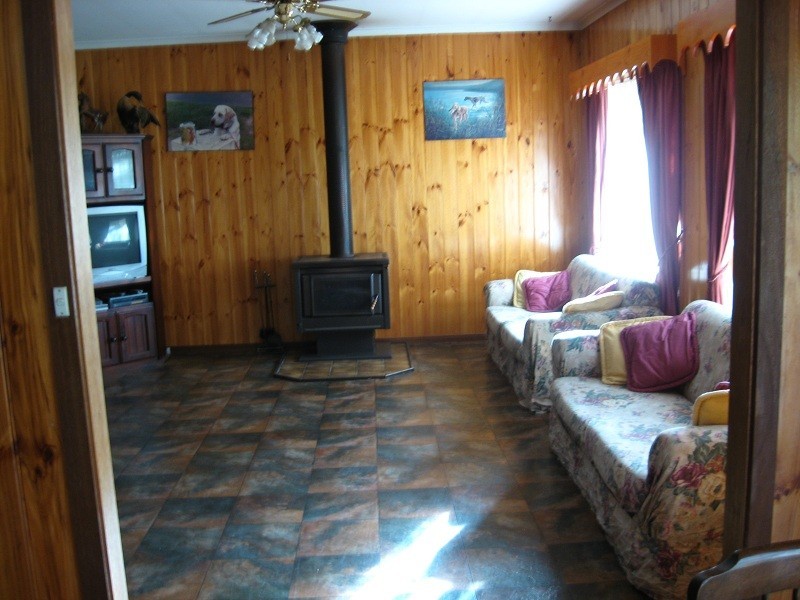 45 White Avenue, Romsey VIC 3434