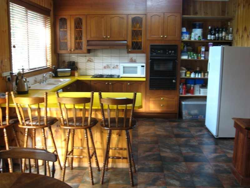 45 White Avenue, Romsey VIC 3434