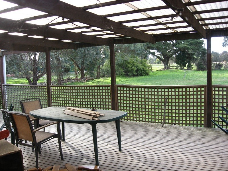 45 White Avenue, Romsey VIC 3434