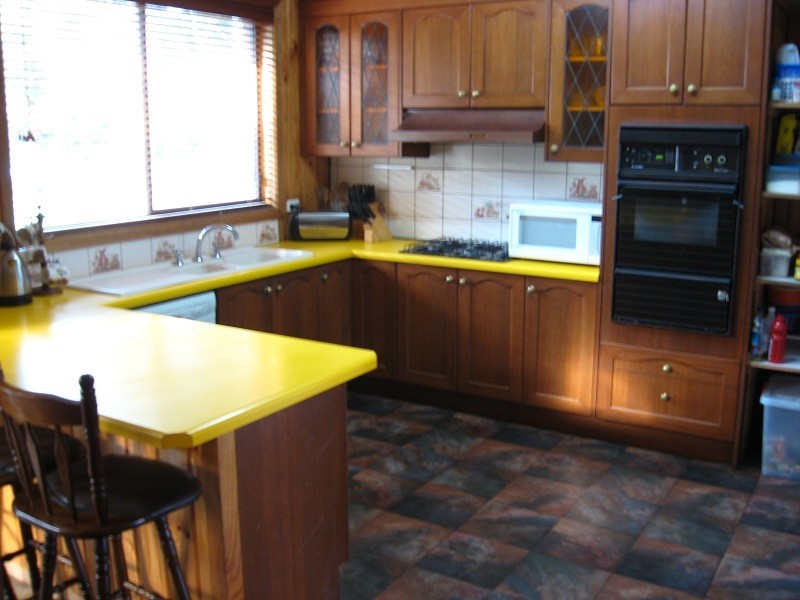 45 White Avenue, Romsey VIC 3434