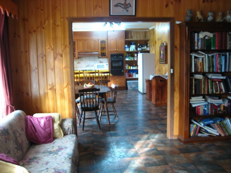 45 White Avenue, Romsey VIC 3434