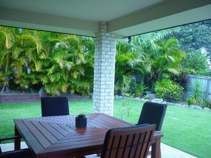 2 THE DALES, Little Mountain QLD 4551