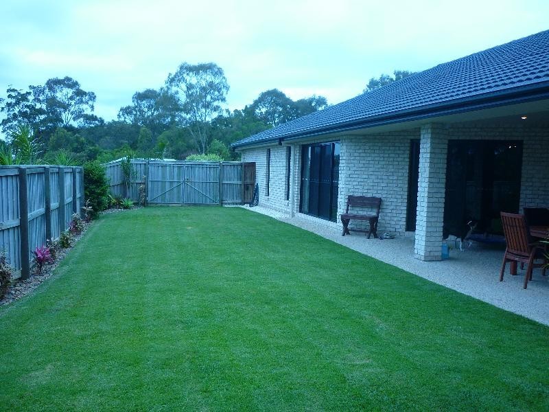 2 THE DALES, Little Mountain QLD 4551