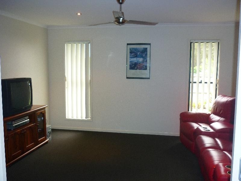 2 THE DALES, Little Mountain QLD 4551