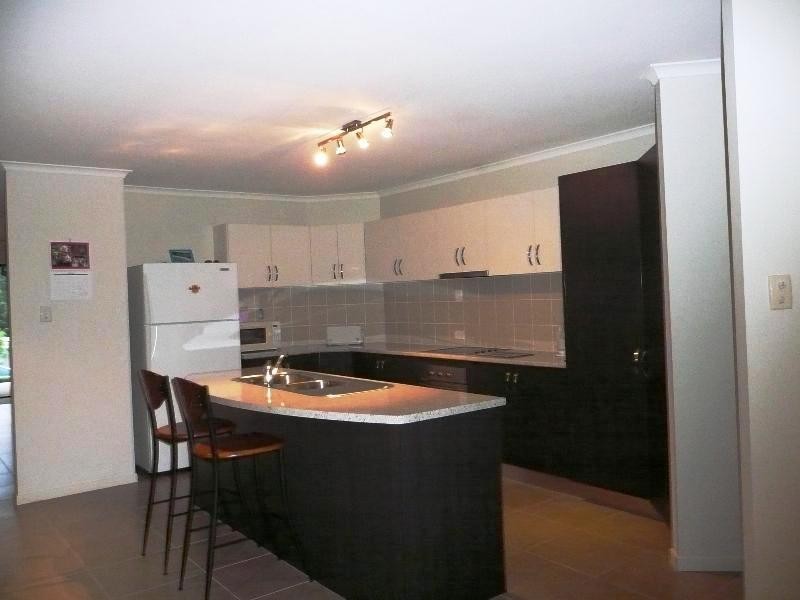 2 THE DALES, Little Mountain QLD 4551