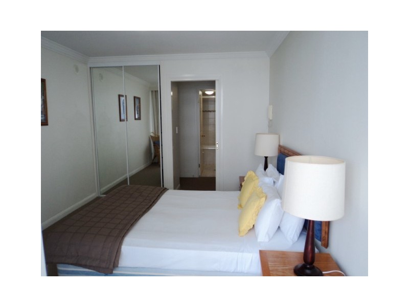 -/24 Queensland Avenue, Broadbeach QLD 4218