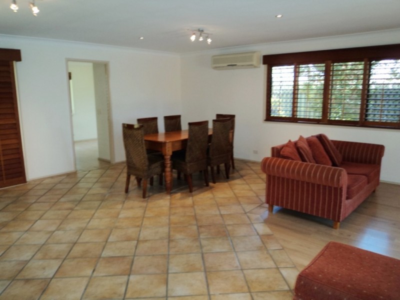 9 Tartan Court, Mermaid Waters QLD 4218