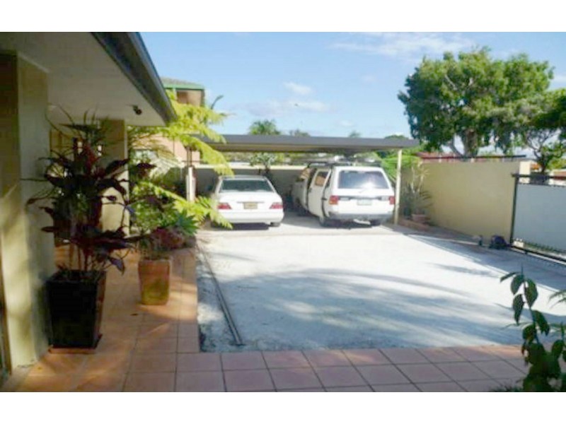147 Markeri Street, Mermaid Waters QLD 4218