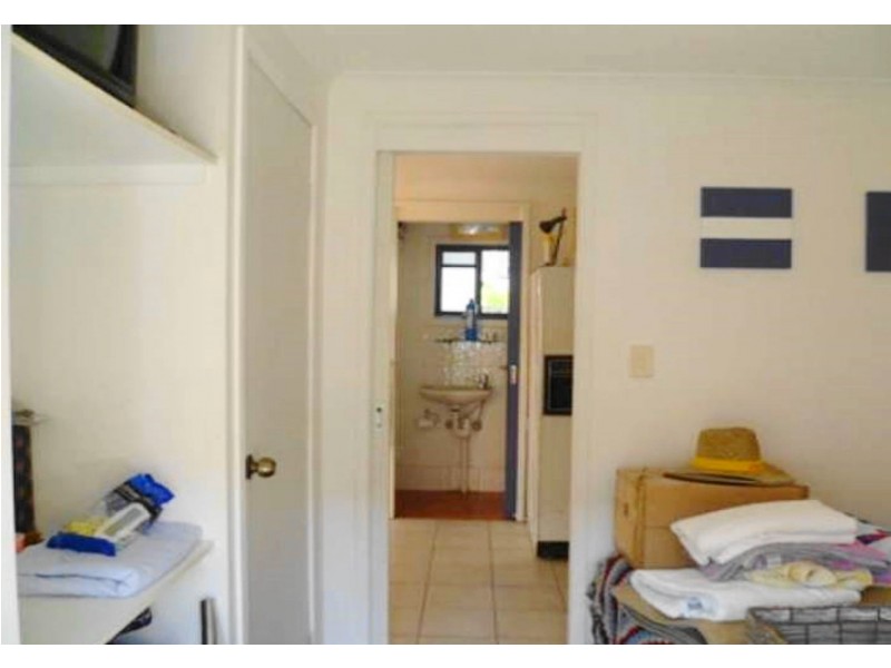 147 Markeri Street, Mermaid Waters QLD 4218