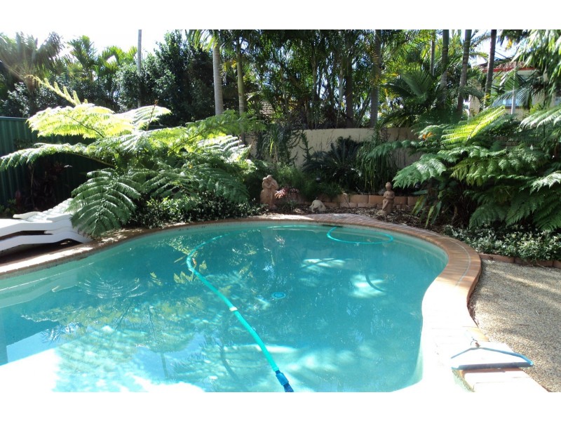 147 Markeri Street, Mermaid Waters QLD 4218