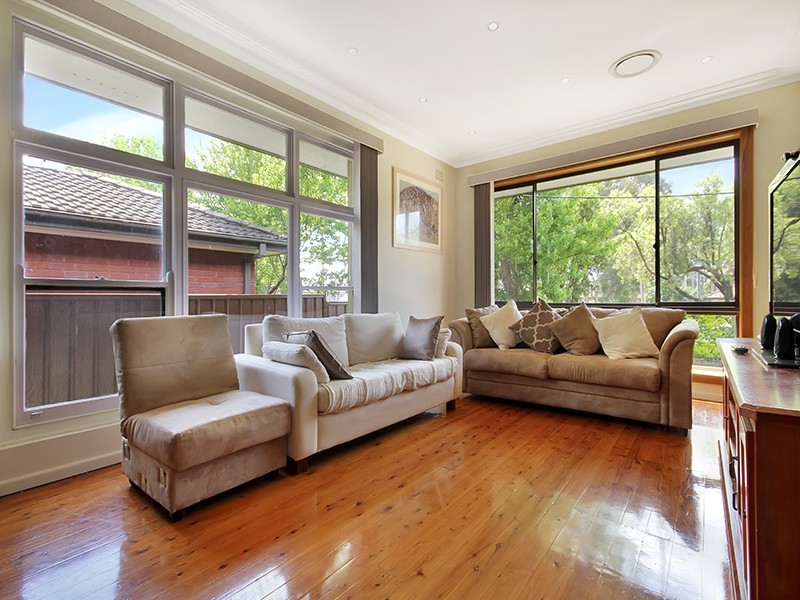 15 Kings Road, Ingleburn NSW 2565