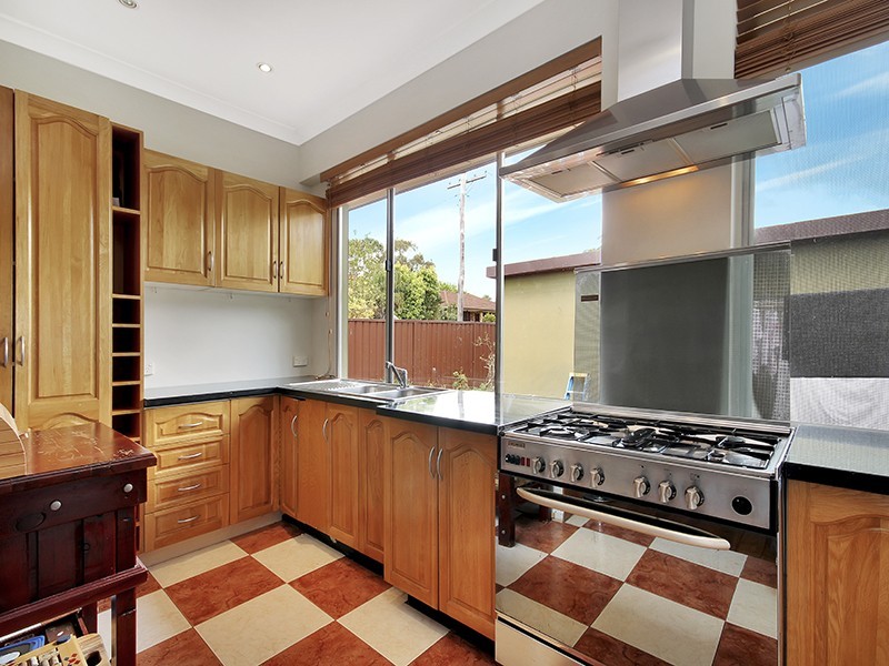 15 Kings Road, Ingleburn NSW 2565