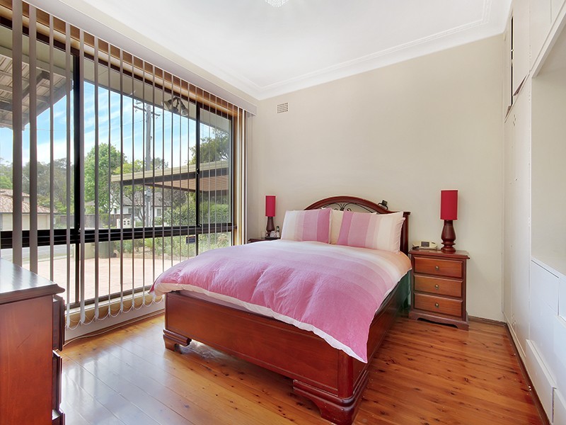 15 Kings Road, Ingleburn NSW 2565