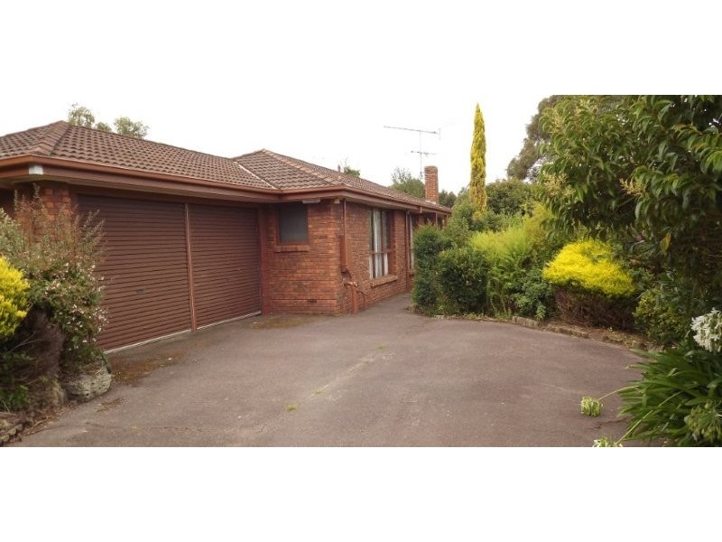 7 Cemetery Rd, Moe VIC 3825