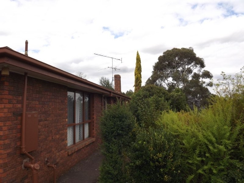 7 Cemetery Rd, Moe VIC 3825