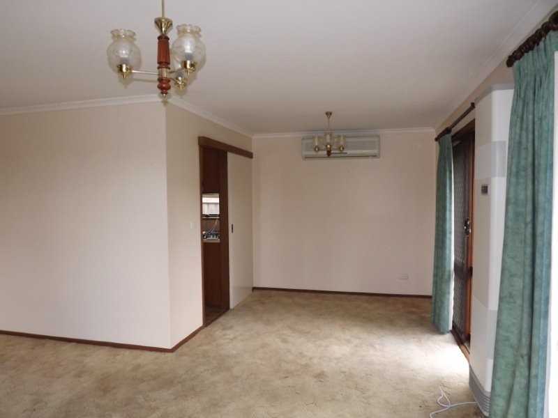 7 Cemetery Rd, Moe VIC 3825