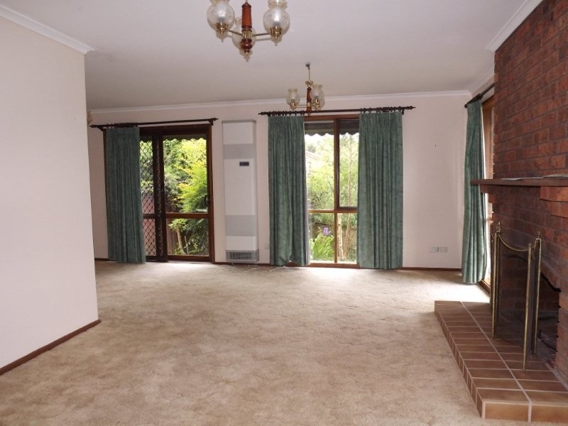 7 Cemetery Rd, Moe VIC 3825