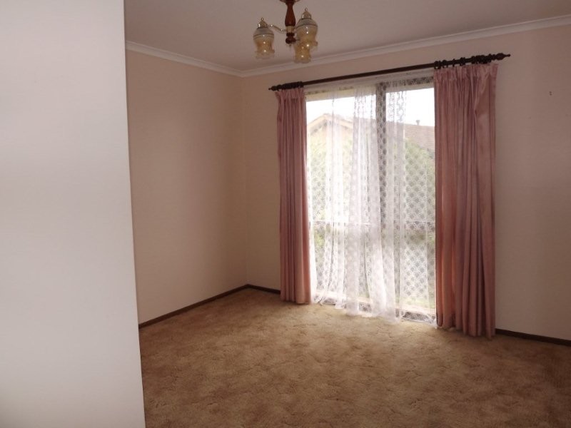 7 Cemetery Rd, Moe VIC 3825