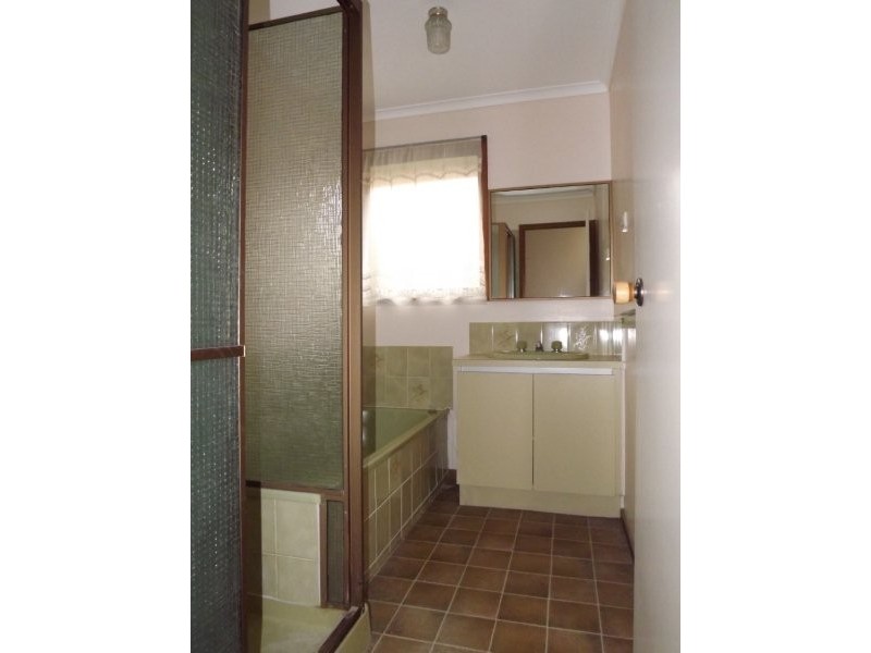 7 Cemetery Rd, Moe VIC 3825