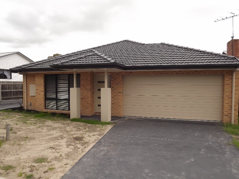 1/64 Service Rd, Moe VIC 3825