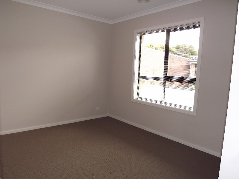 1/64 Service Rd, Moe VIC 3825