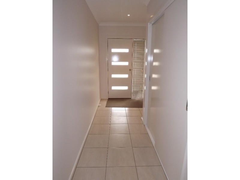 1/16 Sweetwater Place, Moe VIC 3825