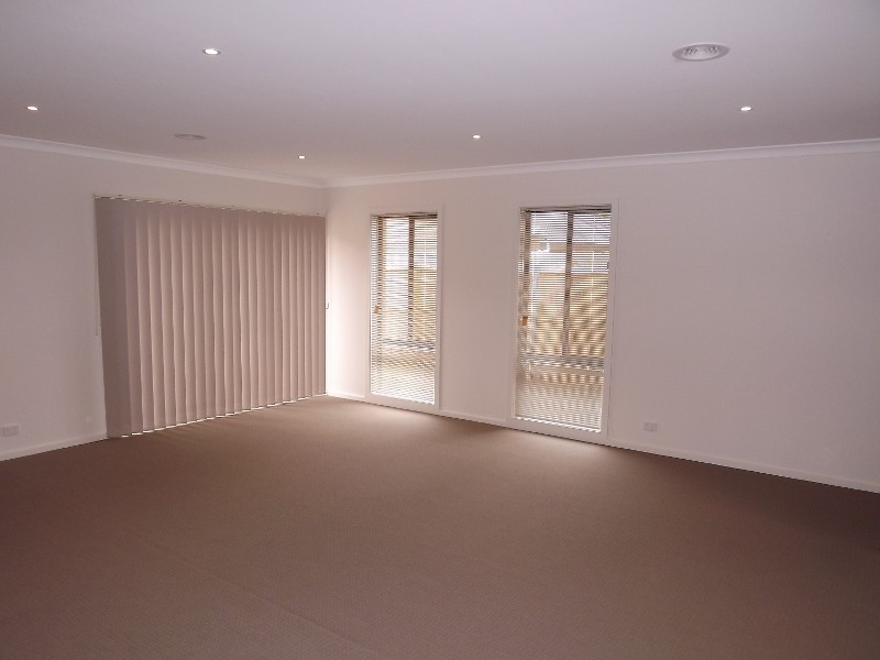 1/16 Sweetwater Place, Moe VIC 3825