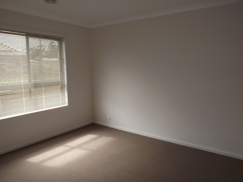 1/16 Sweetwater Place, Moe VIC 3825