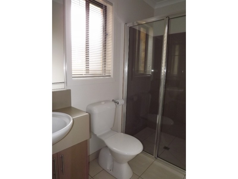 1/16 Sweetwater Place, Moe VIC 3825