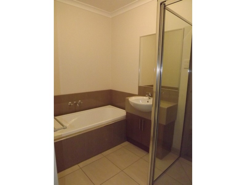 2/16 Sweetwater Place, Moe VIC 3825