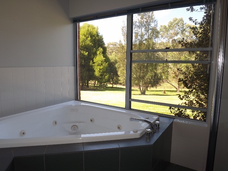 27 Mathew court, Moe South VIC 3825