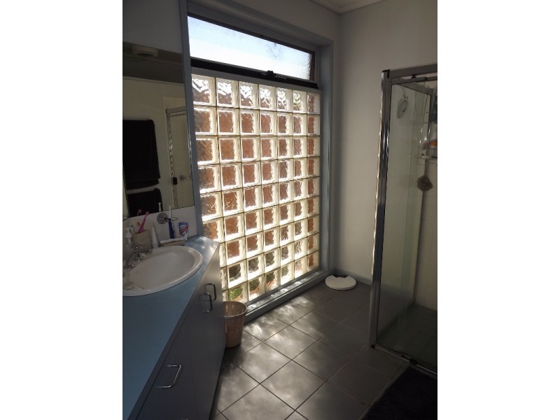 27 Mathew court, Moe South VIC 3825