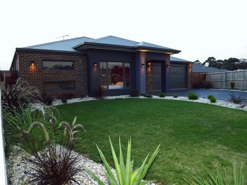 5 Robin Close, Newborough VIC 3825