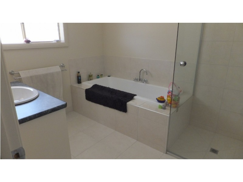 34 Paterson Court, Nicholson VIC 3882