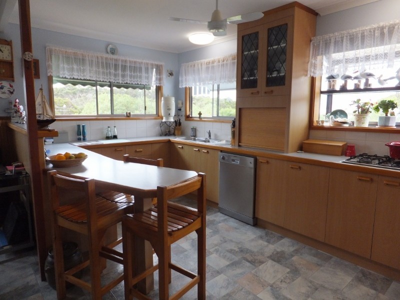 147 Bay Road, Eagle Point VIC 3878