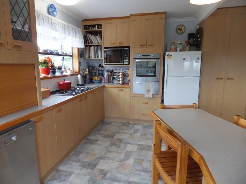 147 Bay Road, Eagle Point VIC 3878