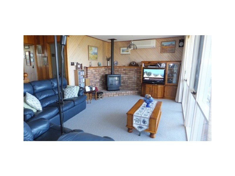 147 Bay Road, Eagle Point VIC 3878