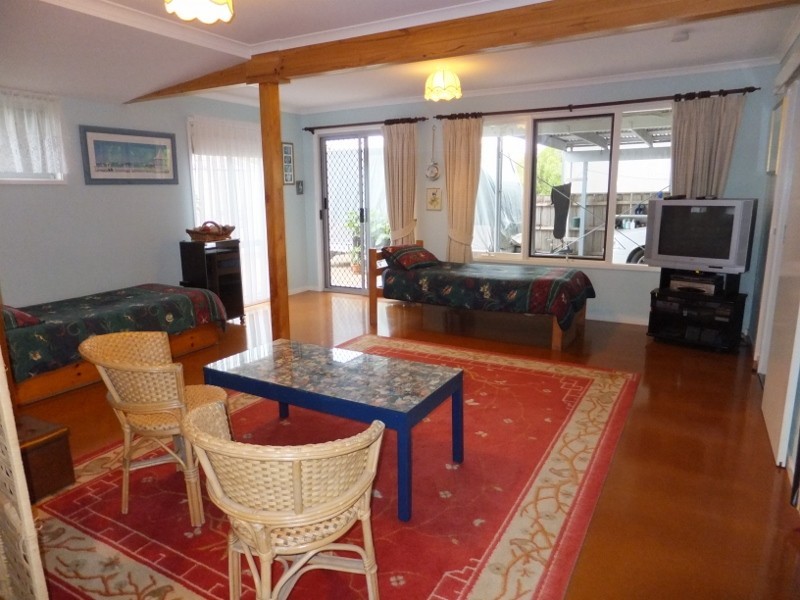 147 Bay Road, Eagle Point VIC 3878