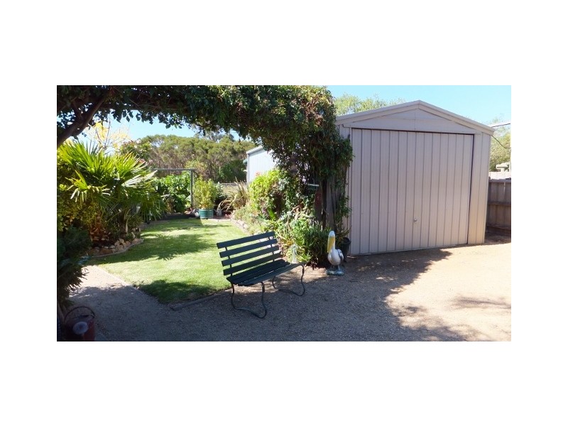 147 Bay Road, Eagle Point VIC 3878