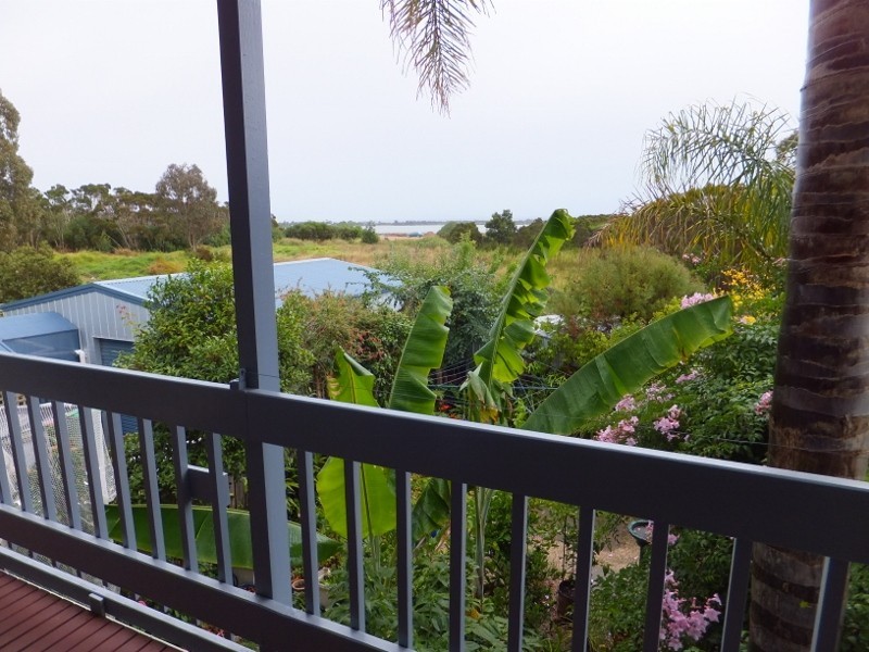 147 Bay Road, Eagle Point VIC 3878