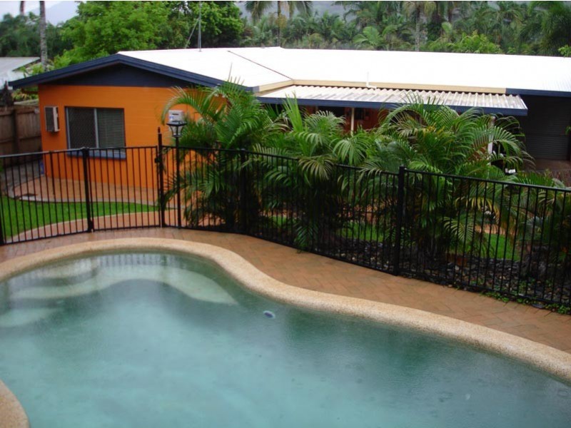 6 Barellan Close, Caravonica QLD 4878