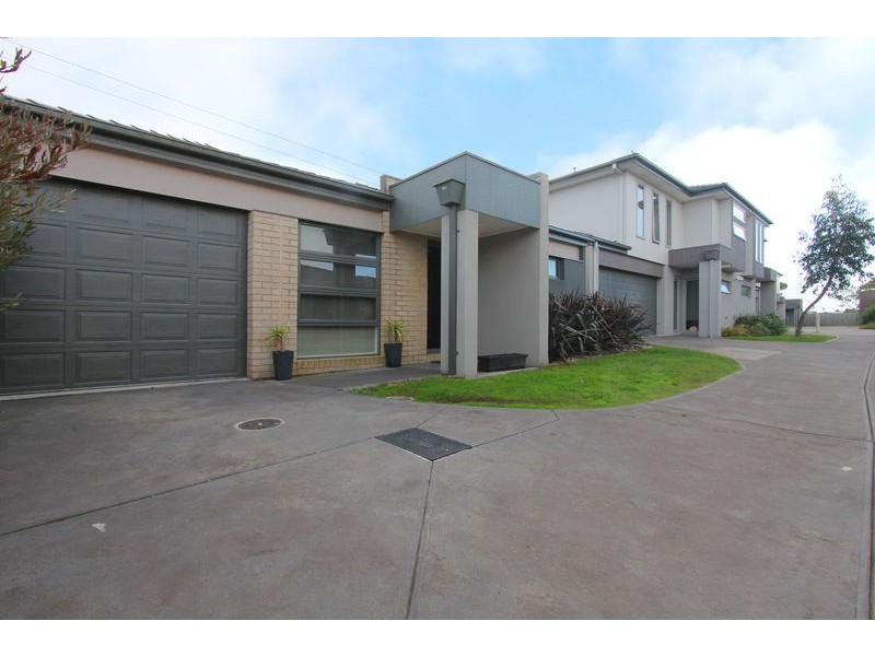 9/110 Bungower Road, Mornington VIC 3931