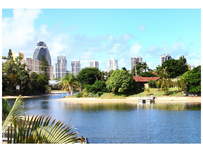 42 Cocos Cres, Broadbeach Waters QLD 4218