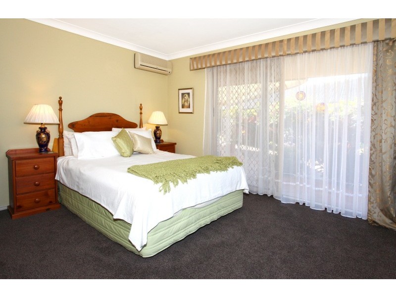 42 Cocos Cres, Broadbeach Waters QLD 4218