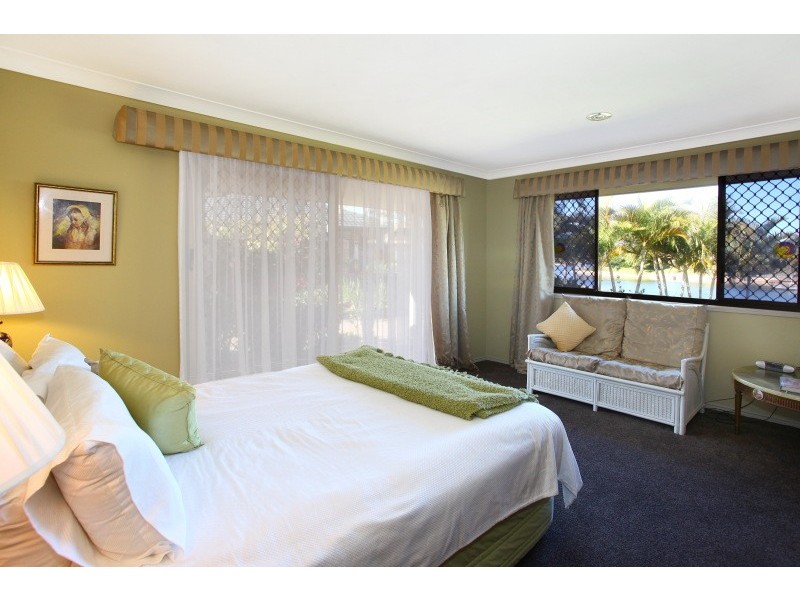 42 Cocos Cres, Broadbeach Waters QLD 4218