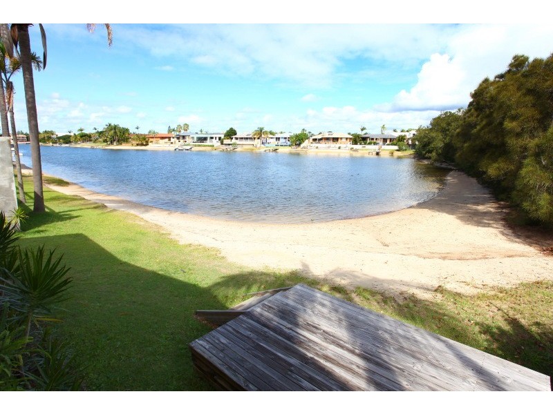 84 Markeri Street, Mermaid Waters QLD 4218