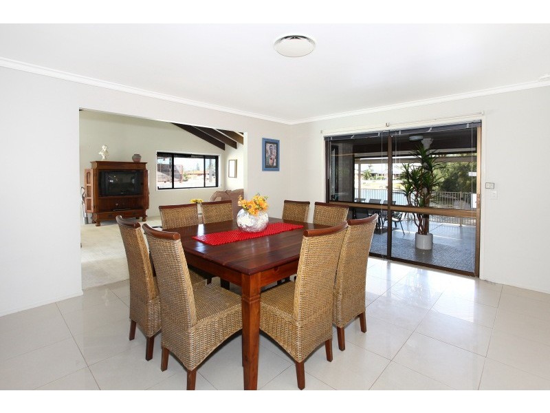 84 Markeri Street, Mermaid Waters QLD 4218