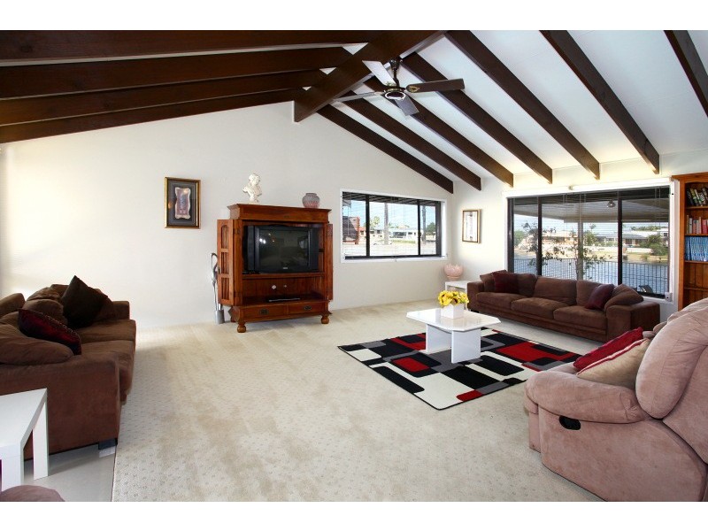 84 Markeri Street, Mermaid Waters QLD 4218