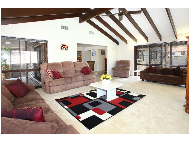 84 Markeri Street, Mermaid Waters QLD 4218